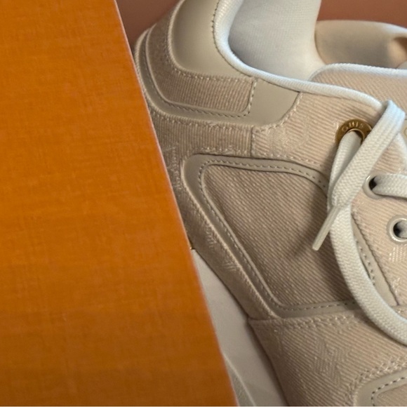 Louis Vuitton shoes women sneakers - Picture 2 of 7